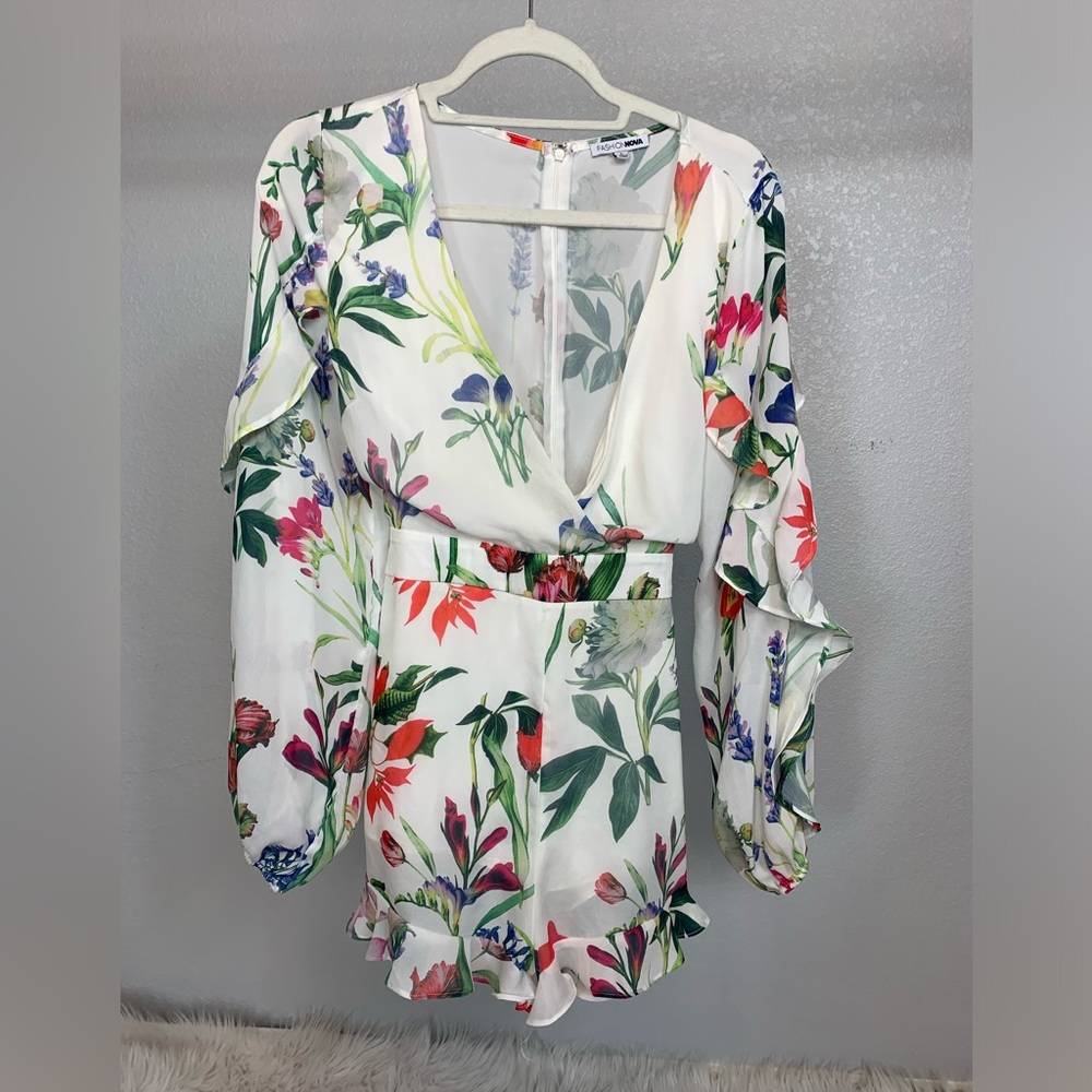 Fashion Nova White Floral Jumper size:L
